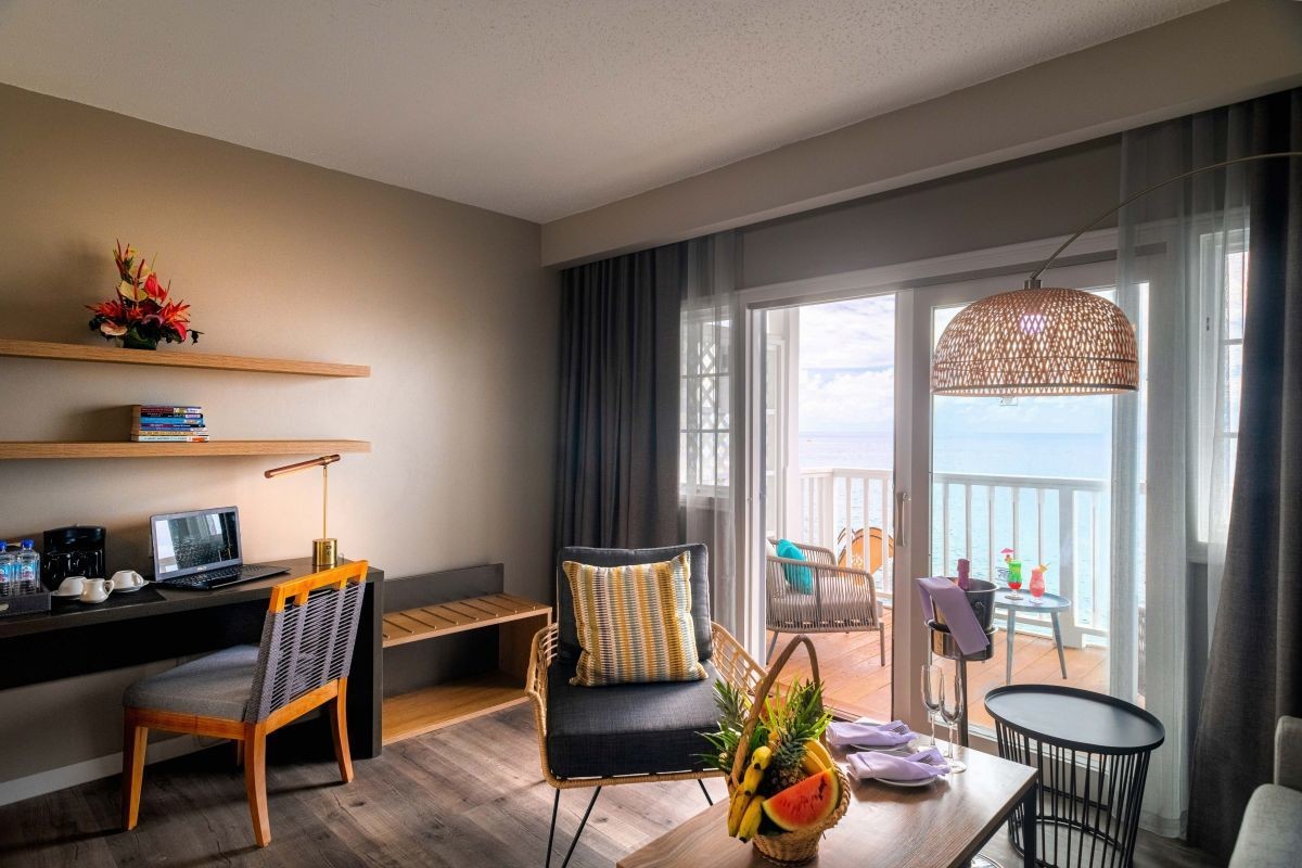 Deluxe Oceanfront Room Fort Young Hotel