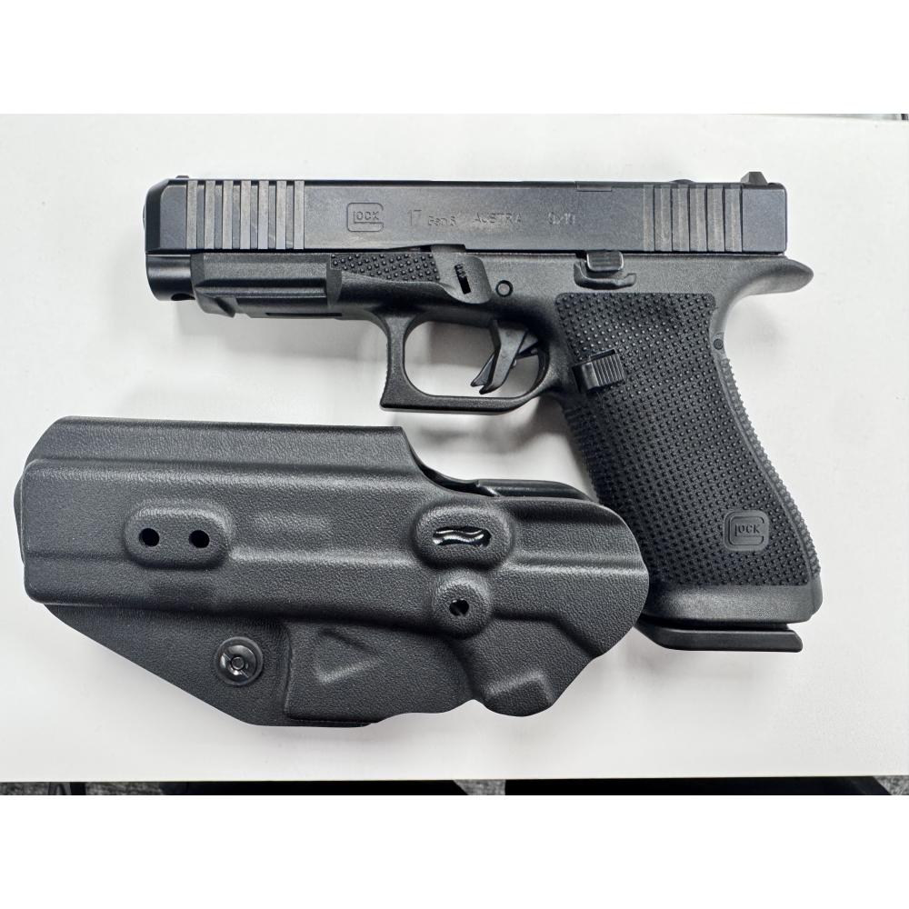 Glock 17 + IWB Holster