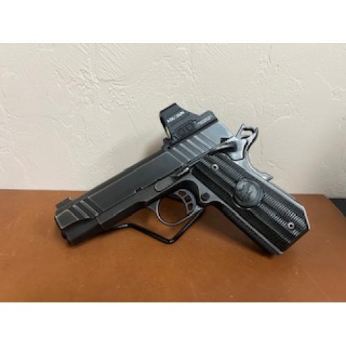 Nighthawk Costom 1911 with Holosun 407 Comp