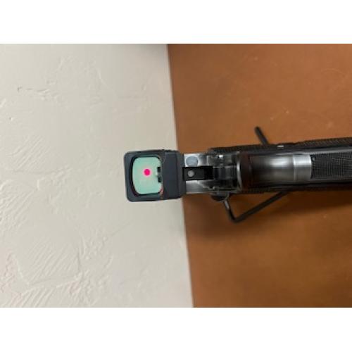 Nighthawk Costom 1911 with Holosun 407 Comp