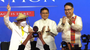 Chairman Lee Man Hee, Hon. Carlito Gavez and VIP Chairman celebrate together