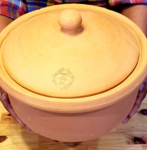 MEC pot with a logo engraved on the lid