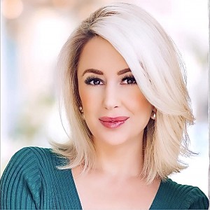 Top Agent Cortney Burns Joins Team at Douglas Elliman Houston