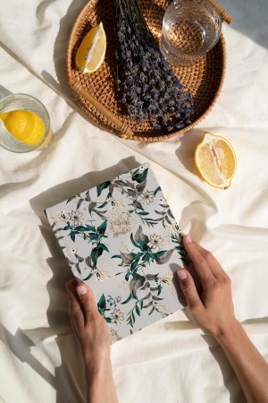 Hermoza Hardcover Executive Planner- Porcelain-Illustrated cover