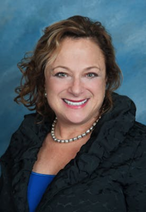N. Summer Lerch, DDS, FAGD, AAACD, a Dentist with Center for Esthetic Dentistry