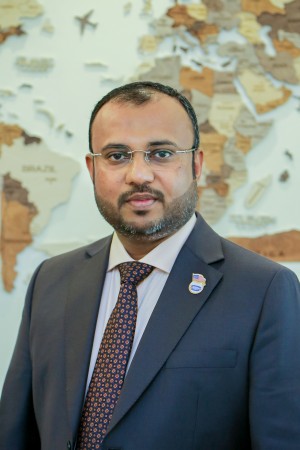 Valerie Brown, Regional Agricultural Counselor at USDA, U.S. Consulate General Dubai, recognizing Hany M Haneef for his valuable contribution to U.S. food and agriculture