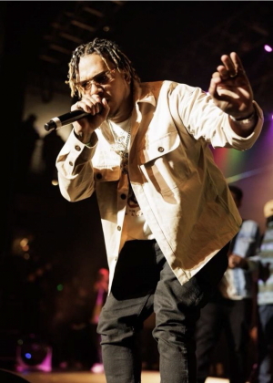 WhoIsKevinKent in concert before capacity crowd