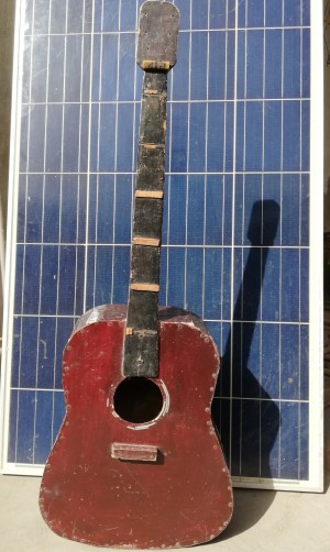 His Old guitar