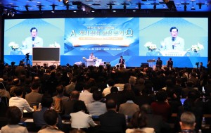 Approximately 500 Pastors and Clergy listened to Chairman Lee Man Hee testify the book of Revelation