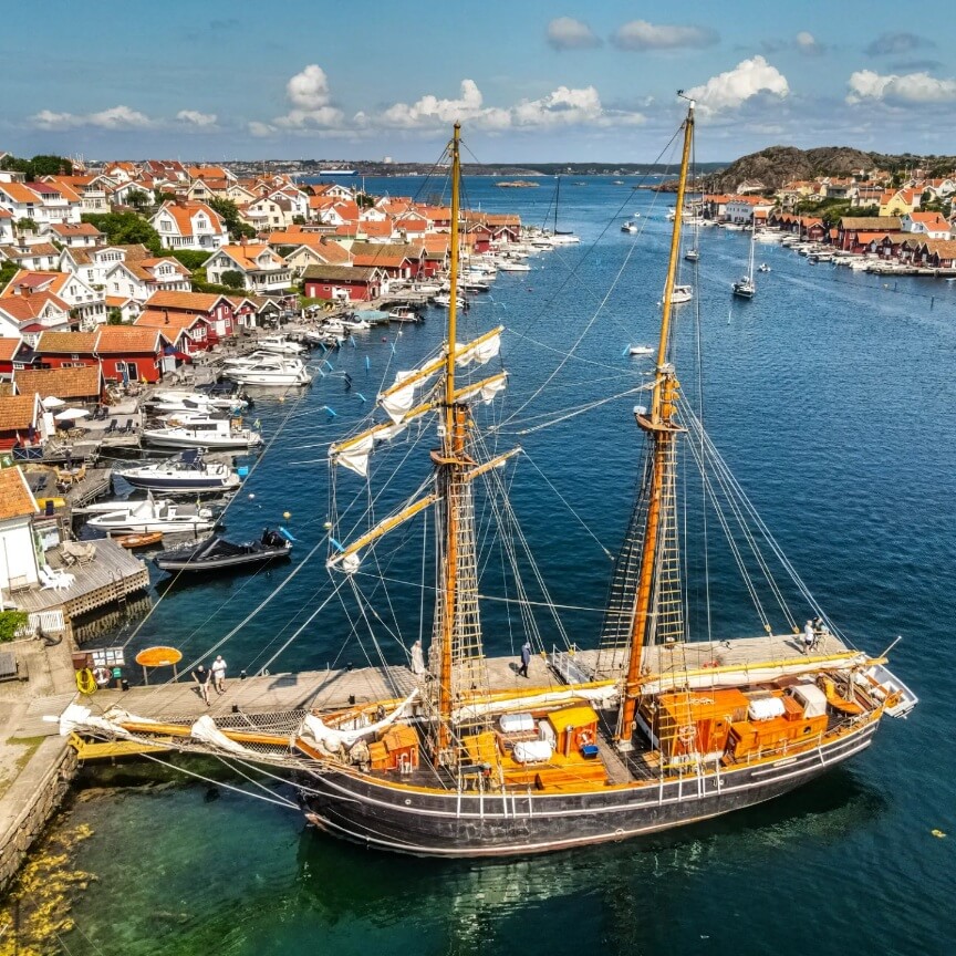 Alpay Berg has established himself as a skilled photographer with a unique vision