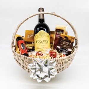 caymus cheese wine gift basket 500x500