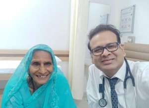 Dr Mayank Somani With Happy patient