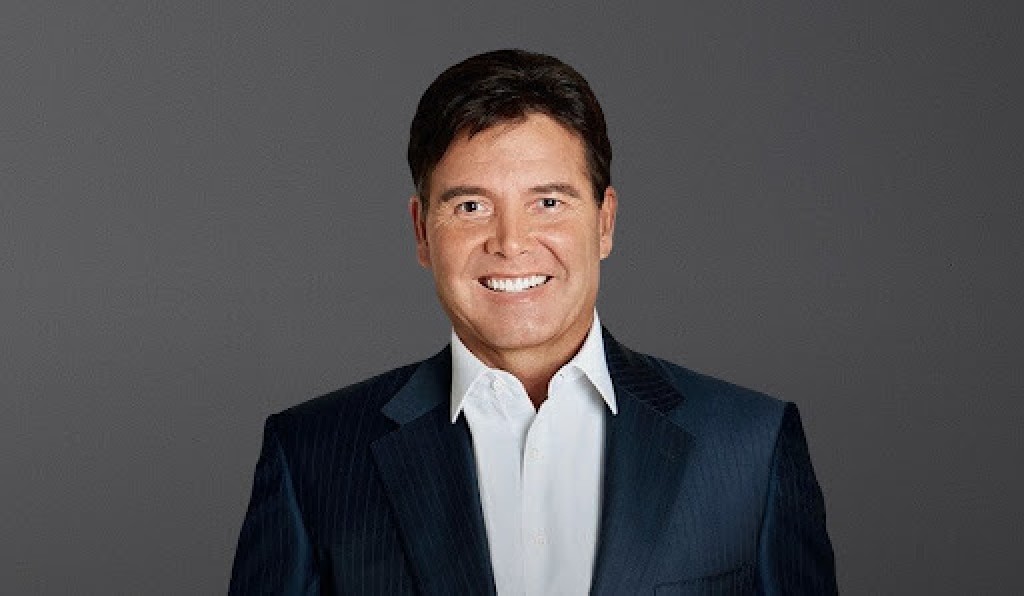 4 Beauty Aesthetics Institute For Plastic Surgery: Dr. Constantino Mendieta