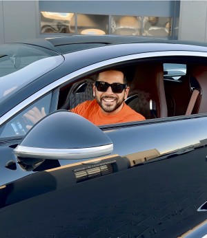 Omid Mouazzen: A Multifaceted Entrepreneur Revolutionizing the World of Luxury Cars, Real Estate, and Digital Media