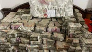 12Crore in Rupees Siezed from Mumbai Residence
