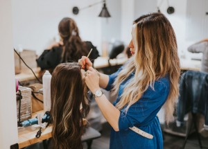 Chavie Russell styling a wig