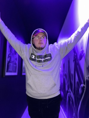 Bravenn DeHill Spider Studios