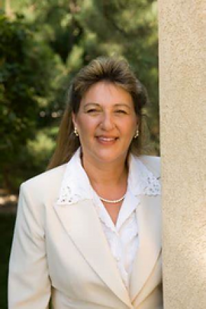 Jacqueline Dabb, Recognized by BestAgents.us as a 2023 Top Agent