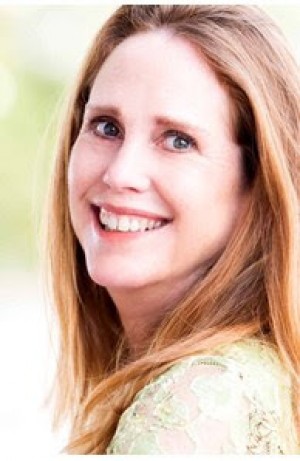 Runa Magowan, Recognized by BestAgents.us as a 2023 Top Agent.