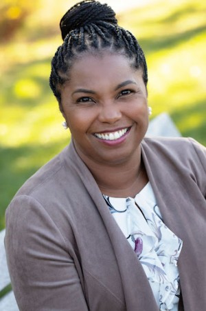 Shontavia Lee, Recognized by BestAgents.us as a 2023 Top Agent.