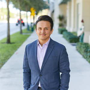 Wolf Velasco, Recognized by BestAgents.us as a 2023 Top Agent