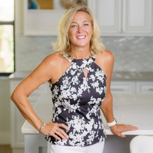 Roberta von der Luft, Recognized by BestAgents.us as a 2023 Top Agent