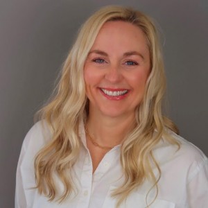 Tonya Bredamus, Recognized by BestAgents.us as a 2023 Top Agent.