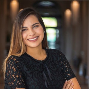 Stephania Stefanelli, Recognized by BestAgents.us as a 2023 Top Agent.