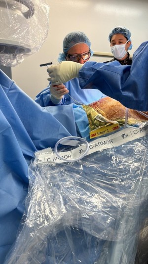 spinal cord stimulator installing the battery