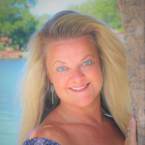 Candace Davidson, Recognized by BestAgents.us as a 2023 Top Agent.