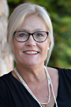 Linda Ellen Anderson, Recognized by BestAgents.us as a 2023 Top Agent