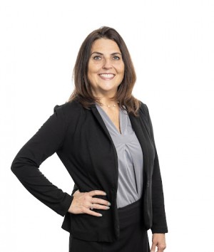Virginia Lindsay, Recognized by BestAgents.us as a 2023 Top Agent.