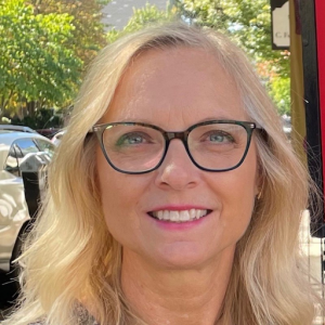 Carrie Lager, Recognized by BestAgents.us as a 2023 Top Agent