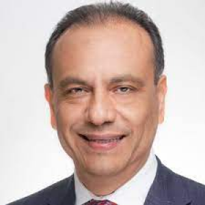 Victor H. Gonzalez, MD, an Ophthalmologist with Gulf Coast Eye Institute