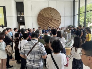 Investors listening to Dato