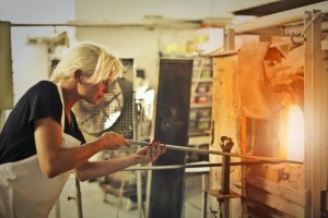 Geeky News Reports on Glass Science Innovations That Pave the Way for Sustainable Technological Progress