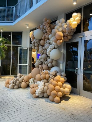 Balloon art by Balloon Bar Miami