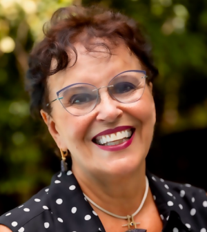 Suzanne Dana, Recognized by BestAgents.us as a 2023 Top Agent