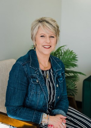 Jennifer Norton, Recognized by BestAgents.us as a 2023 Top Agent