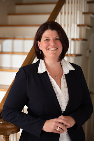Shannon Lyon, Recognized by BestAgents.us as a 2023 Top Agent