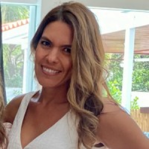 Carolina De La Cuesta, MD, a Critical Care Medicine Specialist with Mount Sinai Medical Center Miami Beach