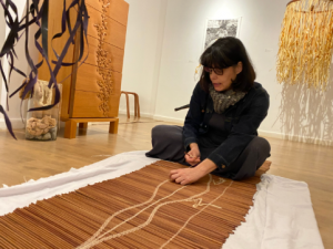 In the middle of producing a collection the pandemic prevented her from going to Xingu As a result M