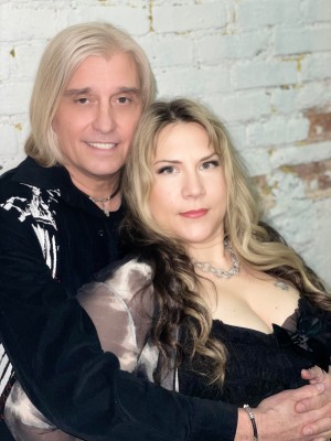 Ana & Gene a new duo hit sensation