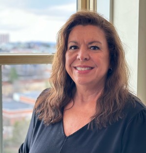 Suzanne Moll, Recognized by BestAgents.us as a 2024 Top Agent