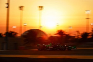 large F124T01 141909 U1A4973