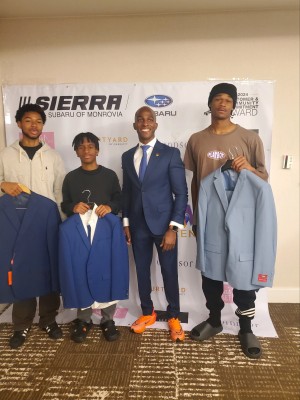 ATTENDEES CHOOSING SHOES