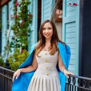 Runa Ivy Brakaj, Recognized by BestAgents.us as a 2024 Top Agent in Property Management and Business Consulting 