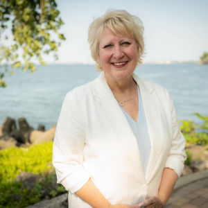 Susan Love, Recognized by BestAgents.us as a 2024 Top Agent