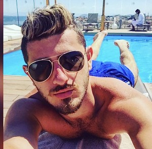 Emre Bardan, at 17 years old, in Dubai, first trip to transform princesses after going viral.