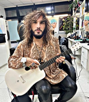 Repente fascinationem tollo